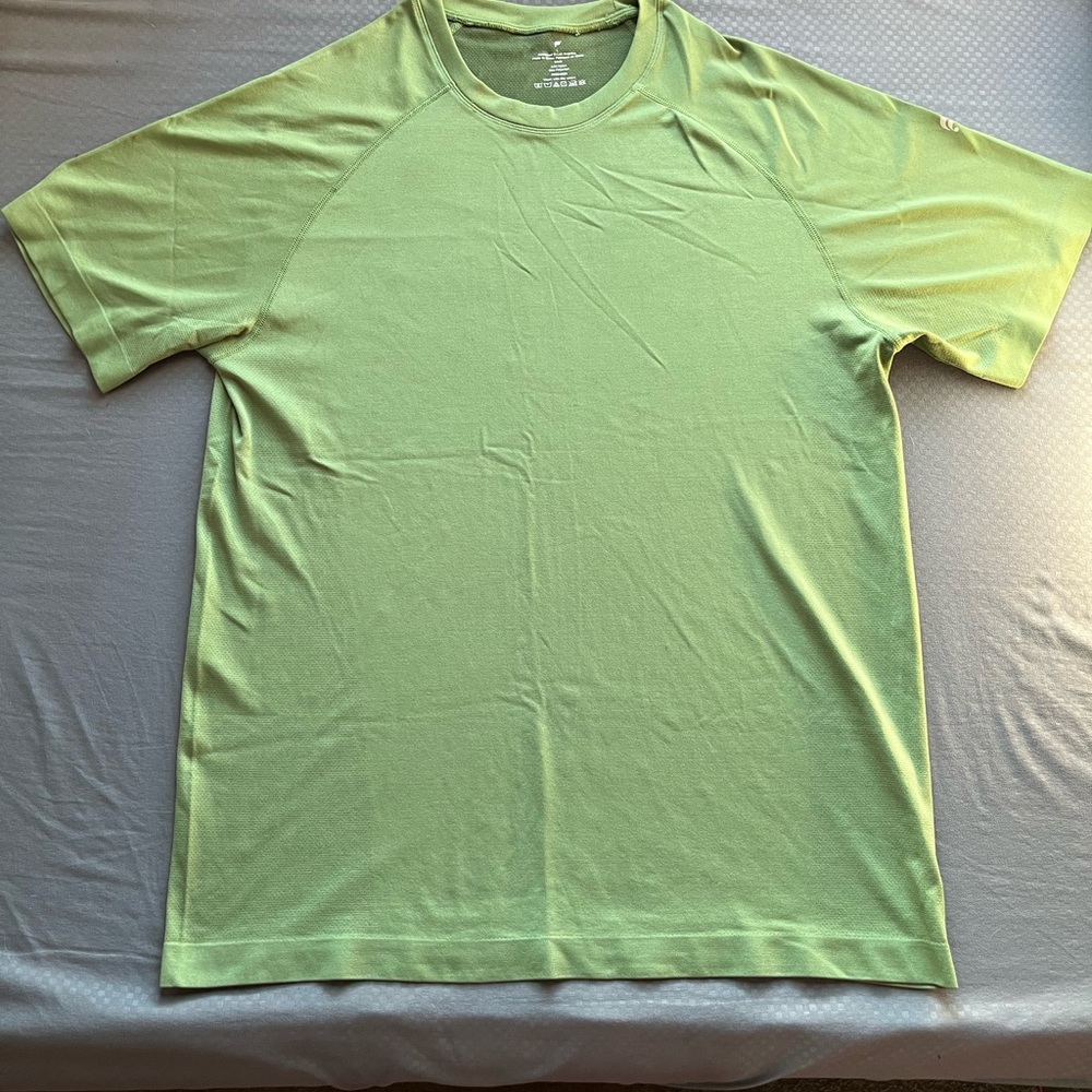 Fabletics Sportwear T-Shirt ( The Training
Day Tee) Neo Olive